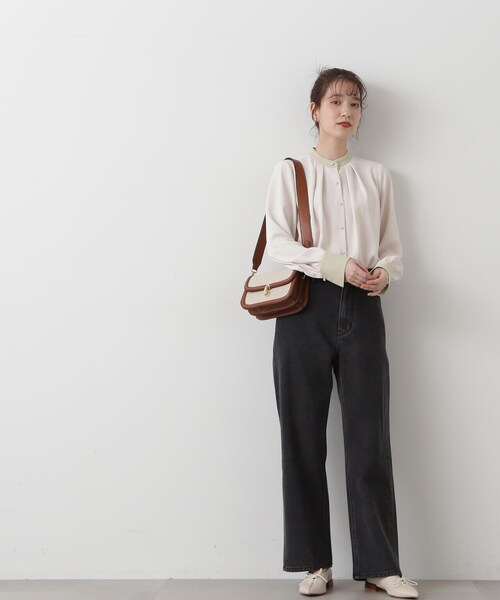 N.(N. Natural Beauty Basic)(エヌエヌナチュラルビューティーベーシック)の「◆パールボタンバイカラーブラウス(シャツ/ブラウス・レディース・ブルー系/ホワイト×ブラック/ブラック系/ホワイト系/ホワイト系その他2・MEDIUM)」の15枚目の写真