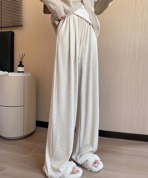 aimoha(アイモハ)の「ドレープ感ワイドストレートスウェットパンツ(スウェットパンツ・レディース・オフホワイト/ライトグレー/ベージュ/ダークグレー/ブラック・MEDIUM/LARGE/SMALL)」の2枚目の写真