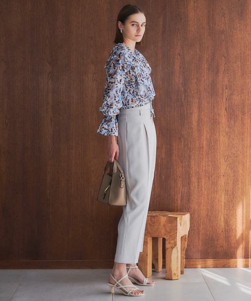 YECCA VECCA（イェッカヴェッカ）の「ベルテッドテーパードパンツ（その他パンツ・レディース・ダークベージュ/ネイビー/アイボリー・S/M）」の5枚目の写真