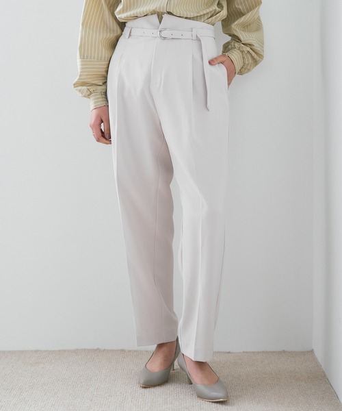 YECCA VECCA（イェッカヴェッカ）の「ベルテッドテーパードパンツ（その他パンツ・レディース・ダークベージュ/ネイビー/アイボリー・S/M）」の6枚目の写真