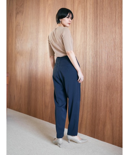 YECCA VECCA（イェッカヴェッカ）の「ベルテッドテーパードパンツ（その他パンツ・レディース・ダークベージュ/ネイビー/アイボリー・S/M）」の9枚目の写真