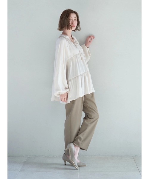 YECCA VECCA（イェッカヴェッカ）の「ベルテッドテーパードパンツ（その他パンツ・レディース・ダークベージュ/ネイビー/アイボリー・S/M）」の20枚目の写真