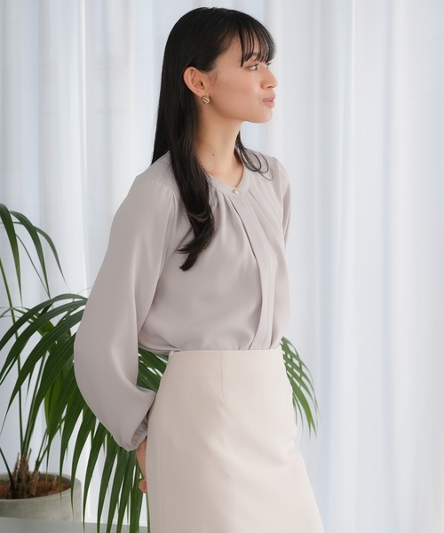 TRUDEA（トルディア）の「バンドカラー2WAYブラウス(マルチファンクション)（シャツ/ブラウス・レディース・ホワイト/ラベンダー/グレイッシュベージュ/チャコールグレー・SMALL/MEDIUM/LARGE）」の22枚目の写真