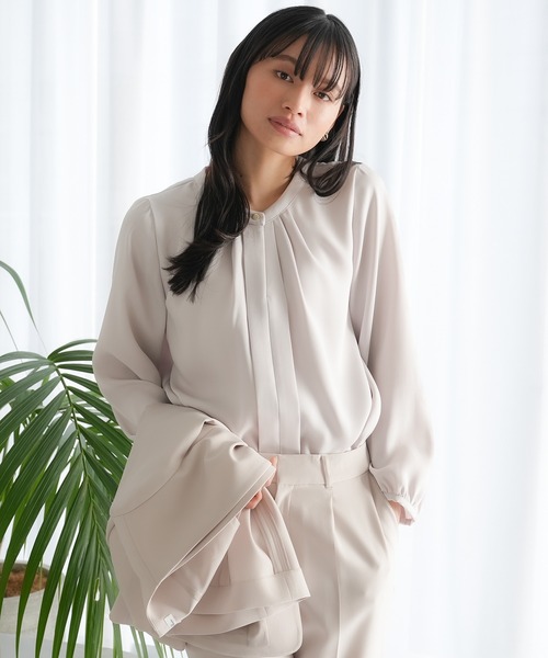 TRUDEA（トルディア）の「バンドカラー2WAYブラウス(マルチファンクション)（シャツ/ブラウス・レディース・ホワイト/ラベンダー/グレイッシュベージュ/チャコールグレー・SMALL/MEDIUM/LARGE）」の20枚目の写真