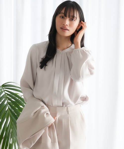 TRUDEA（トルディア）の「バンドカラー2WAYブラウス(マルチファンクション)（シャツ/ブラウス・レディース・ホワイト/ラベンダー/グレイッシュベージュ/チャコールグレー・SMALL/MEDIUM/LARGE）」の19枚目の写真