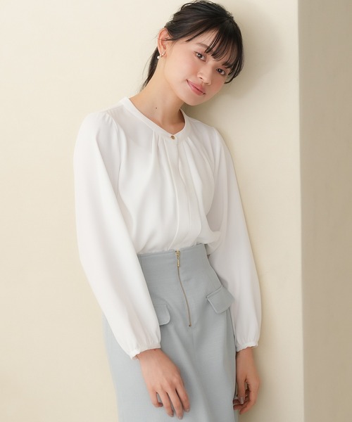 TRUDEA（トルディア）の「バンドカラー2WAYブラウス(マルチファンクション)（シャツ/ブラウス・レディース・ホワイト/ラベンダー/グレイッシュベージュ/チャコールグレー・SMALL/MEDIUM/LARGE）」の9枚目の写真