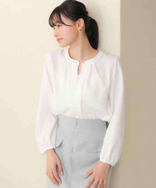 TRUDEA（トルディア）の「バンドカラー2WAYブラウス(マルチファンクション)（シャツ/ブラウス・レディース・ホワイト/ラベンダー/グレイッシュベージュ/チャコールグレー・SMALL/MEDIUM/LARGE）」の7枚目の写真