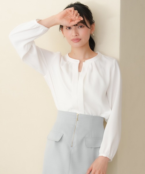 TRUDEA（トルディア）の「バンドカラー2WAYブラウス(マルチファンクション)（シャツ/ブラウス・レディース・ホワイト/ラベンダー/グレイッシュベージュ/チャコールグレー・SMALL/MEDIUM/LARGE）」の6枚目の写真