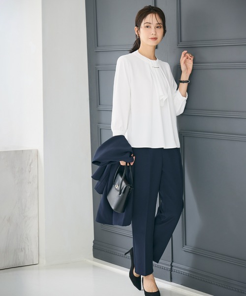 coca（coca）（コカ）の「ボウタイ風アクセ付きブラウス　| セレモニー オフィス ママスーツ スーツ フォーマルウェア 卒業式（シャツ/ブラウス・レディース・グレイッシュベージュ/ホワイト/ライトベージュ・M/L）」の12枚目の写真