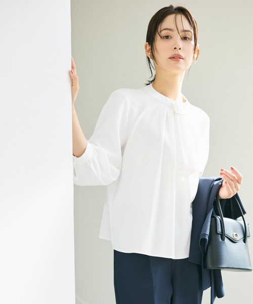 coca（coca）（コカ）の「ボウタイ風アクセ付きブラウス　| セレモニー オフィス ママスーツ スーツ フォーマルウェア 卒業式（シャツ/ブラウス・レディース・グレイッシュベージュ/ホワイト/ライトベージュ・M/L）」の15枚目の写真