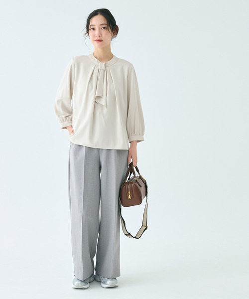 coca（coca）（コカ）の「ボウタイ風アクセ付きブラウス　| セレモニー オフィス ママスーツ スーツ フォーマルウェア 卒業式（シャツ/ブラウス・レディース・グレイッシュベージュ/ホワイト/ライトベージュ・M/L）」の18枚目の写真