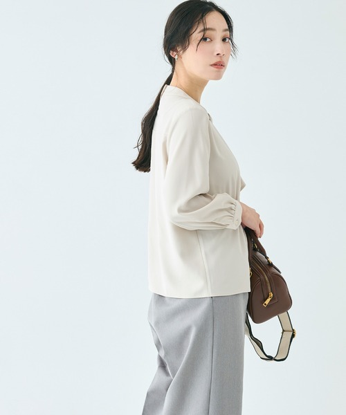 coca（coca）（コカ）の「ボウタイ風アクセ付きブラウス　| セレモニー オフィス ママスーツ スーツ フォーマルウェア 卒業式（シャツ/ブラウス・レディース・グレイッシュベージュ/ホワイト/ライトベージュ・M/L）」の19枚目の写真