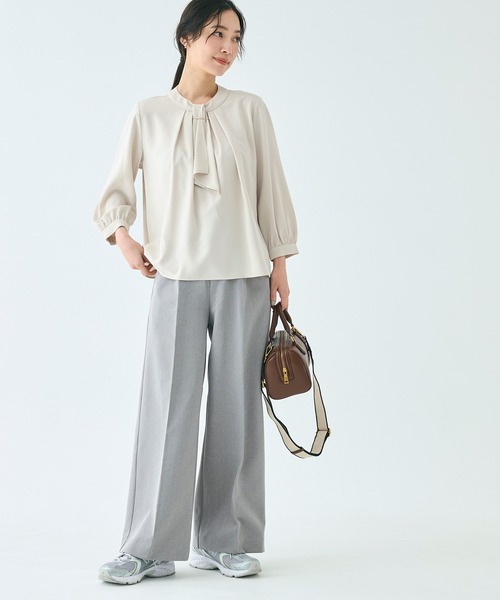 coca（coca）（コカ）の「ボウタイ風アクセ付きブラウス　| セレモニー オフィス ママスーツ スーツ フォーマルウェア 卒業式（シャツ/ブラウス・レディース・グレイッシュベージュ/ホワイト/ライトベージュ・M/L）」の20枚目の写真