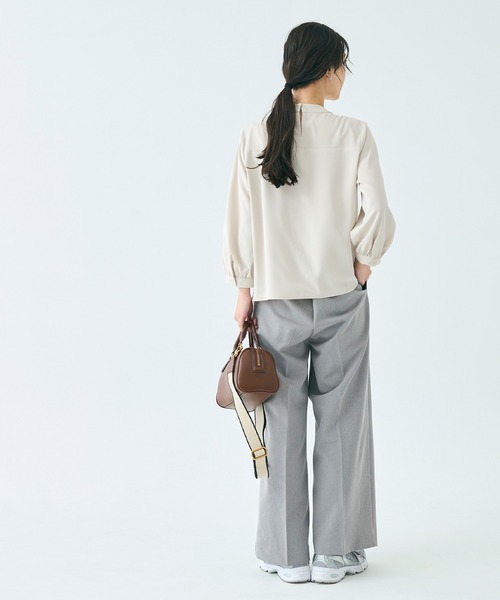 coca（coca）（コカ）の「ボウタイ風アクセ付きブラウス　| セレモニー オフィス ママスーツ スーツ フォーマルウェア 卒業式（シャツ/ブラウス・レディース・グレイッシュベージュ/ホワイト/ライトベージュ・M/L）」の22枚目の写真