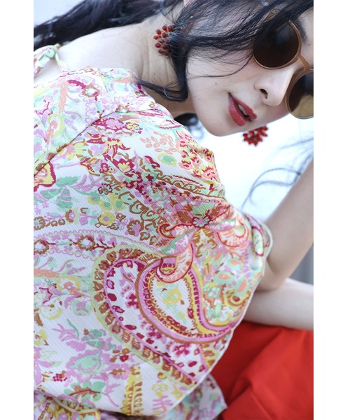 CAWAII 春めく彩りペイズリーのバックオープンブラウストップス cawaii（カワイイ）の「春めく彩りペイズリーのバックオープン