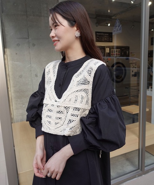 CORNERS（コーナーズ）の「かぎ針編みサイドリボンベスト（ベスト・レディース・ライトベージュ/ホワイト/ブラック/モカ・M）」の16枚目の写真