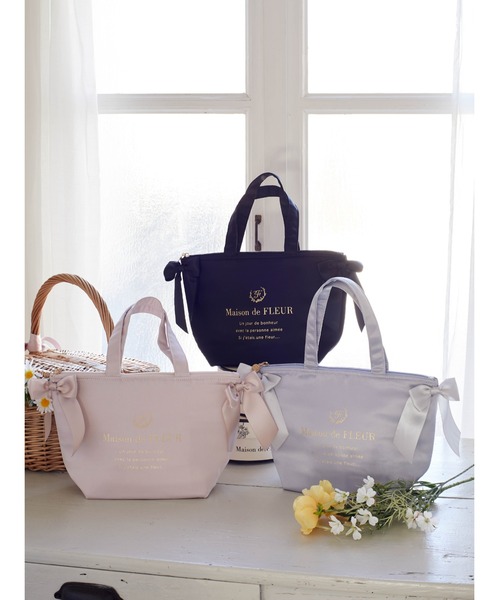 Maison de FLEUR(メゾンドフルール)の「サイドリボン保冷ランチバッグ(エコバッグ/サブバッグ・レディース・ブラック/ピンクベージュ/ブルー系その他7・FREE)」の4枚目の写真