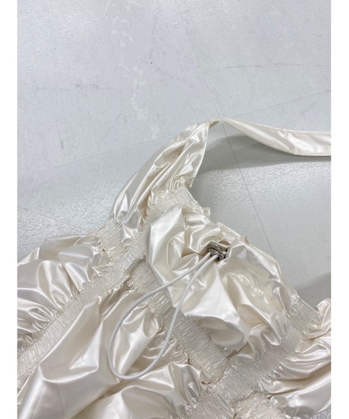 JUMELLE（ジュメロ）の「luster shirring bag（ショルダーバッグ・レディース・ホワイト/シルバー・フリー）」の3枚目の写真