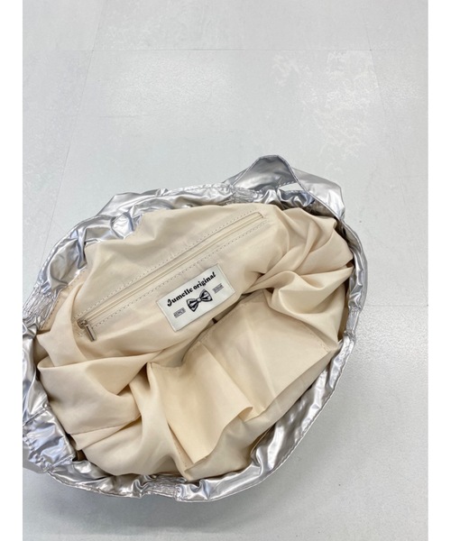 JUMELLE（ジュメロ）の「luster shirring bag（ショルダーバッグ・レディース・ホワイト/シルバー・フリー）」の4枚目の写真