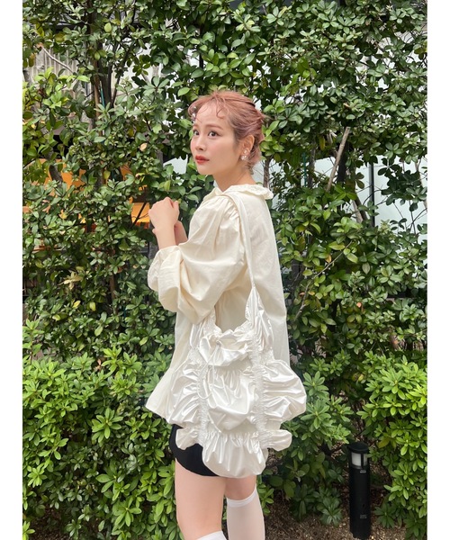 JUMELLE（ジュメロ）の「luster shirring bag（ショルダーバッグ・レディース・ホワイト/シルバー・フリー）」の9枚目の写真