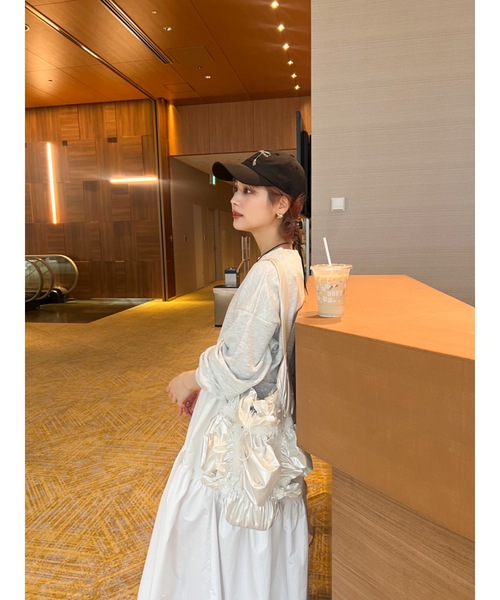 JUMELLE（ジュメロ）の「luster shirring bag（ショルダーバッグ・レディース・ホワイト/シルバー・フリー）」の11枚目の写真