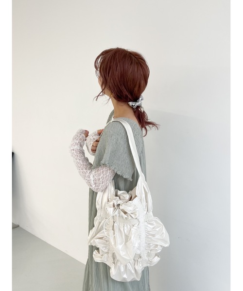 JUMELLE（ジュメロ）の「luster shirring bag（ショルダーバッグ・レディース・ホワイト/シルバー・フリー）」の20枚目の写真