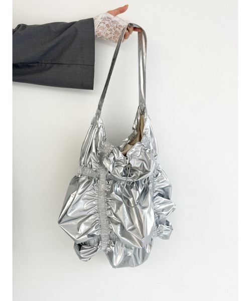 JUMELLE（ジュメロ）の「luster shirring bag（ショルダーバッグ・レディース・ホワイト/シルバー・フリー）」の22枚目の写真