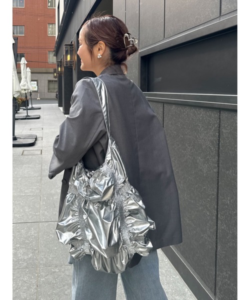 JUMELLE（ジュメロ）の「luster shirring bag（ショルダーバッグ・レディース・ホワイト/シルバー・フリー）」の6枚目の写真