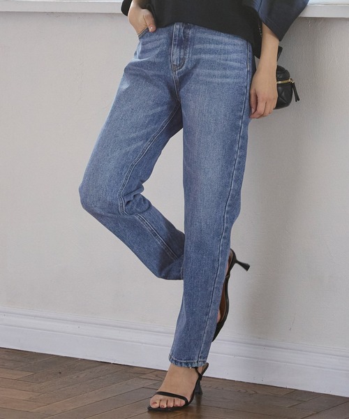 coca(coca)(コカ)の「すっきりテーパードデニムパンツ(デニムパンツ・レディース・ライトブルー/ブルー・S/M/L)」の1枚目の写真