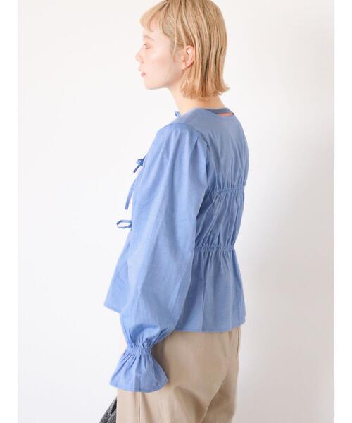 ehka sopo(エヘカソポ)の「シャンブレーシャーリングブラウス(シャツ/ブラウス・レディース・ブルー/オフホワイト/ブラック/ネイビー・F)」の12枚目の写真