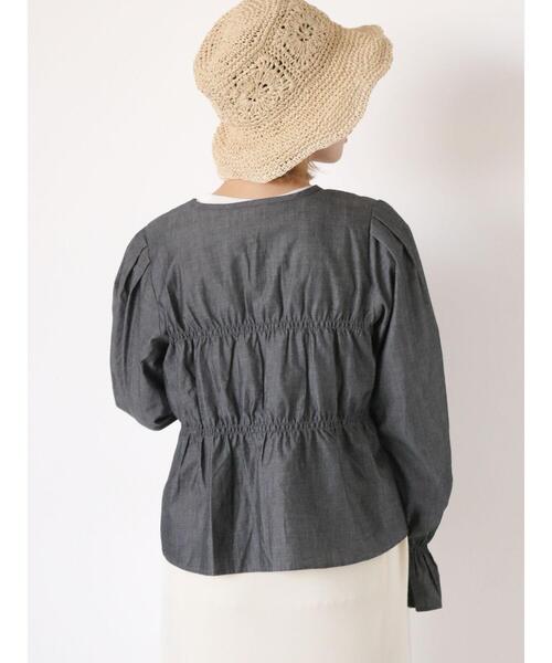 ehka sopo(エヘカソポ)の「シャンブレーシャーリングブラウス(シャツ/ブラウス・レディース・ブルー/オフホワイト/ブラック/ネイビー・F)」の18枚目の写真