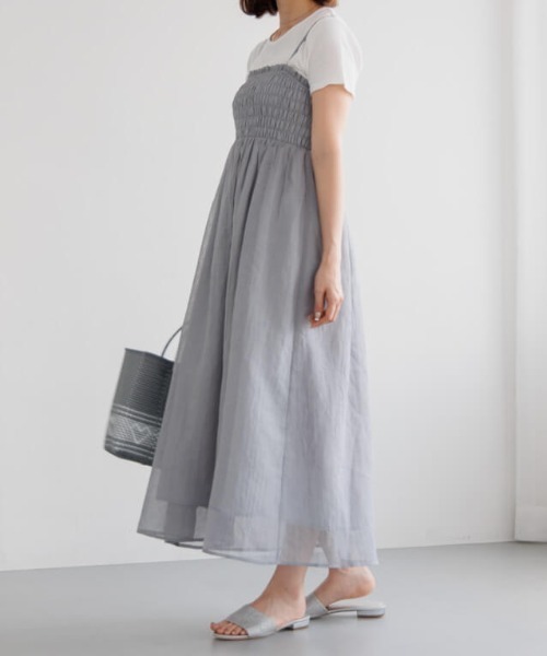 flower(フラワー)の「クリアネスシャーリングワンピース(ワンピース・レディース・ベージュ/グレー・FREE)」の2枚目の写真