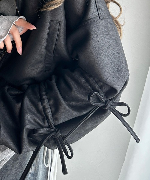 mily bilet（ミウィビレット）の「【mily bilet】ヴィンテージ感漂う。スウェードライク素材リボンデザインダブルジップブルゾンジャケット（ブルゾン・レディース・ブラック/モカ・X-LARGE/SMALL/MEDIUM/LARGE）」の6枚目の写真