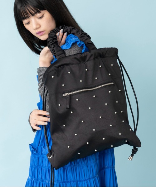 Casselini（キャセリーニ）の「Casselini(キャセリーニ)パールサテンナップサック（バックパック/リュック・レディース・アイボリー/ブラック・FREE）」の2枚目の写真