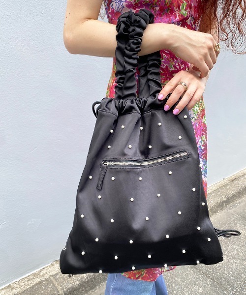 Casselini（キャセリーニ）の「Casselini(キャセリーニ)パールサテンナップサック（バックパック/リュック・レディース・アイボリー/ブラック・FREE）」の16枚目の写真