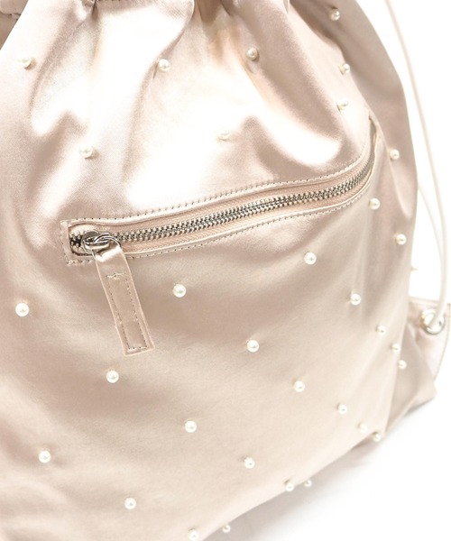 Casselini（キャセリーニ）の「Casselini(キャセリーニ)パールサテンナップサック（バックパック/リュック・レディース・アイボリー/ブラック・FREE）」の8枚目の写真