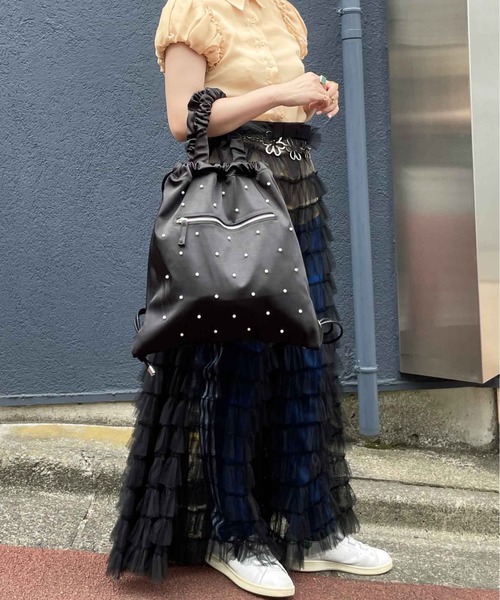 Casselini（キャセリーニ）の「Casselini(キャセリーニ)パールサテンナップサック（バックパック/リュック・レディース・アイボリー/ブラック・FREE）」の4枚目の写真