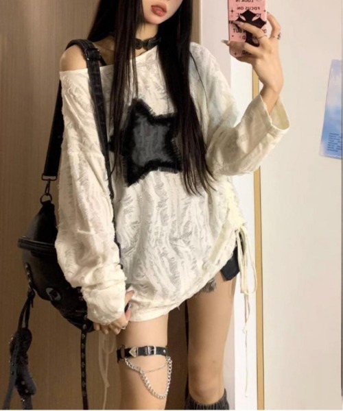 NANEA(ナネア)の「スターモチーフ サイドシャーリングダメージシアーロングTシャツ(Tシャツ/カットソー・レディース・ブラック/ホワイト・MEDIUM/LARGE/SMALL)」の21枚目の写真