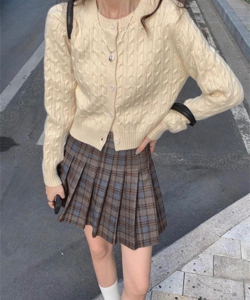 gossip!ロサンゼルス(ゴシップロサンゼルス)の「ケーブルニットショートカーディガン(カーディガン/ボレロ・レディース・グレー/レッド/オフホワイト・FREE)」の8枚目の写真