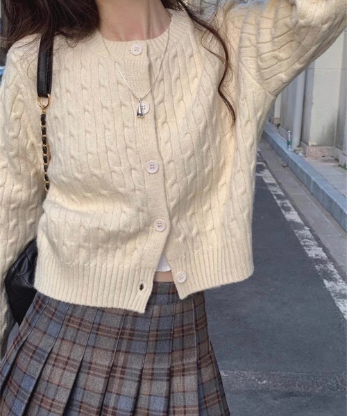 gossip!ロサンゼルス(ゴシップロサンゼルス)の「ケーブルニットショートカーディガン(カーディガン/ボレロ・レディース・グレー/レッド/オフホワイト・FREE)」の6枚目の写真