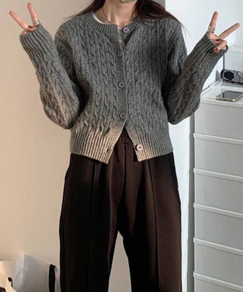 gossip!ロサンゼルス(ゴシップロサンゼルス)の「ケーブルニットショートカーディガン(カーディガン/ボレロ・レディース・グレー/レッド/オフホワイト・FREE)」の9枚目の写真
