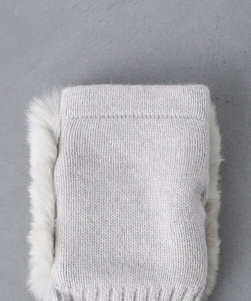 UNITED ARROWS（ユナイテッドアローズ）の「レッキスラビットファー フィンガーレスグローブ（手袋・レディース・ライトグレー/ダークグレー/ベージュ・FREE）」の13枚目の写真