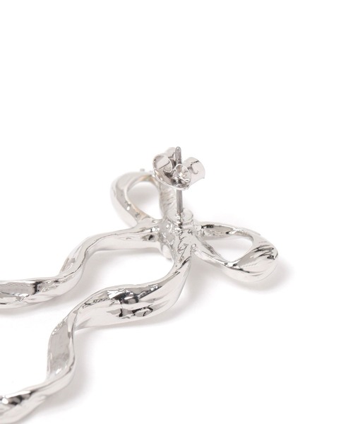 Heather（ヘザー）の「ウネウネリボンピアス　232921（ピアス（両耳用）・レディース・シルバー/ゴールド・ONE SIZE）」の5枚目の写真