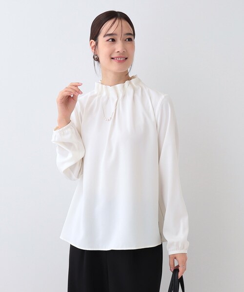 SHOO・LA・RUE（シューラルー）の「【S-3L/洗える/セレモニー】さらり軽やか フリルスタンドカラーブラウス（シャツ/ブラウス・レディース・オフホワイト/ライトグレー/ブラック・01/02/03/04/05）」の21枚目の写真