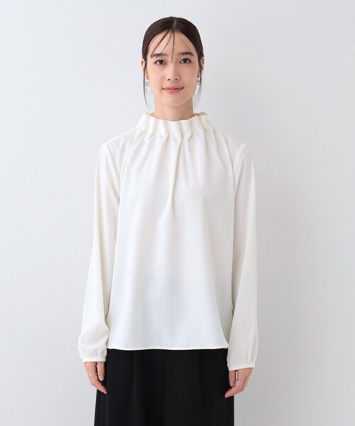 SHOO・LA・RUE（シューラルー）の「【S-3L/洗える/セレモニー】さらり軽やか フリルスタンドカラーブラウス（シャツ/ブラウス・レディース・オフホワイト/ライトグレー/ブラック・01/02/03/04/05）」の8枚目の写真