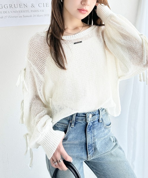 mily bilet(ミウィビレット)の「【mily bilet】大人のきらめき。プレートデザイン透かし編み袖リボンラメニット(ワンオフショル2way)(ニット/セーター・レディース・ブルー/チャコールグレー/イエロー/ピンク/ホワイト・LARGE/MEDIUM/SMALL/X-LARGE)」の9枚目の写真