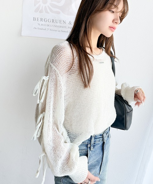 mily bilet(ミウィビレット)の「【mily bilet】大人のきらめき。プレートデザイン透かし編み袖リボンラメニット(ワンオフショル2way)(ニット/セーター・レディース・ブルー/チャコールグレー/イエロー/ピンク/ホワイト・LARGE/MEDIUM/SMALL/X-LARGE)」の10枚目の写真