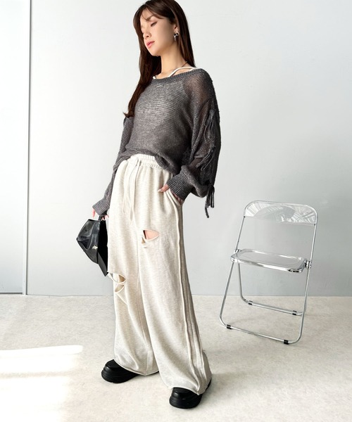 mily bilet(ミウィビレット)の「【mily bilet】大人のきらめき。プレートデザイン透かし編み袖リボンラメニット(ワンオフショル2way)(ニット/セーター・レディース・ブルー/チャコールグレー/イエロー/ピンク/ホワイト・LARGE/MEDIUM/SMALL/X-LARGE)」の6枚目の写真