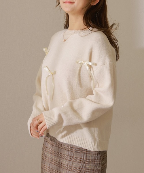Lace Ladies(レースレディース)の「ソリッドカラー メニーリボン ラウンド ネック ニット プルオーバー(ニット/セーター・レディース・アイボリー/グレー/ブラック・FREE)」の6枚目の写真
