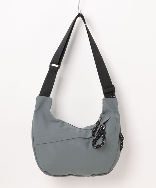 ALTROSE（アルトローズ）の「［ALTROSE/アルトローズ］三日月形 ナイロン ショルダーバッグ 大容量（ショルダーバッグ・レディース・アイボリー/カーキ/グレー/ブラック・FREE）」の3枚目の写真